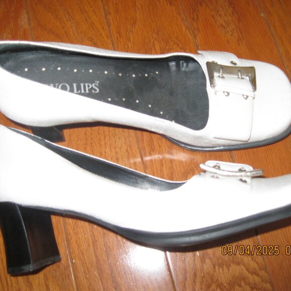 Two Lips Women's Size 7 Saucy White Leather Square Toe heels 2.5" - Picture 5 of 6
